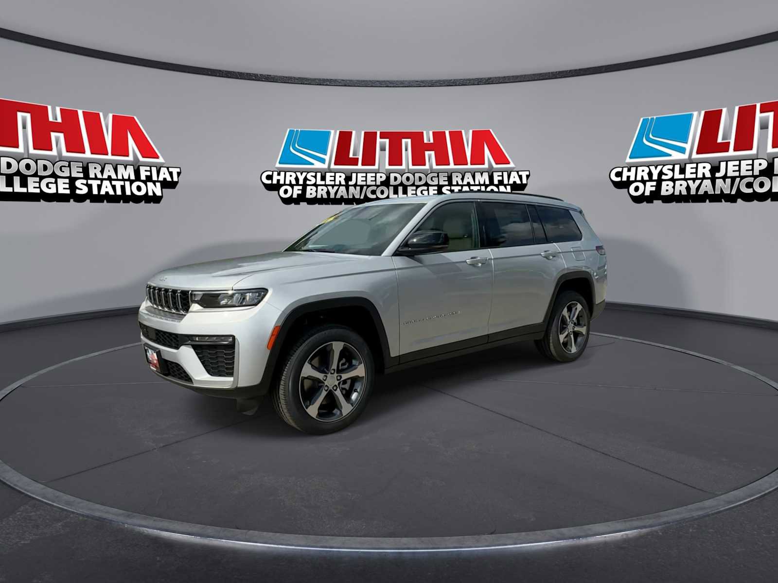 New 2026 Jeep Grand Cherokee L Limited RWD image 4