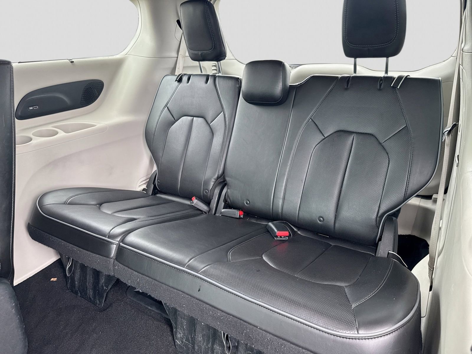 Used 2018 Chrysler Pacifica Limited w/ Advanced Safetytec Group FWD image 27