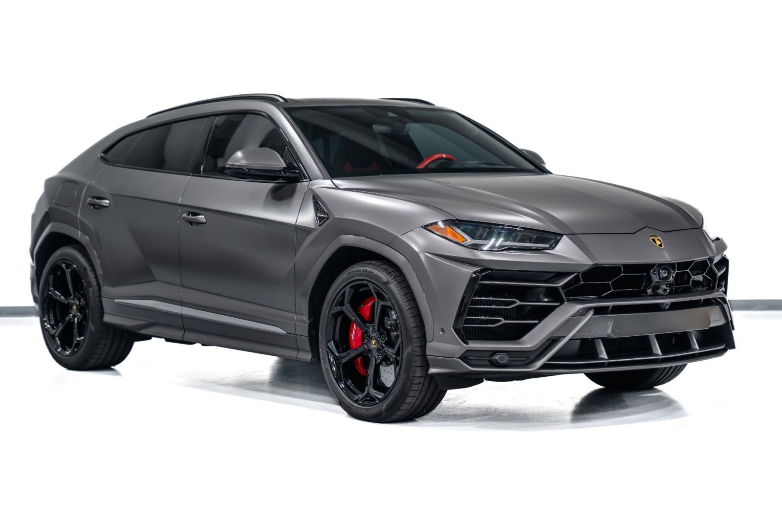 Used 2021 Lamborghini Urus image 2