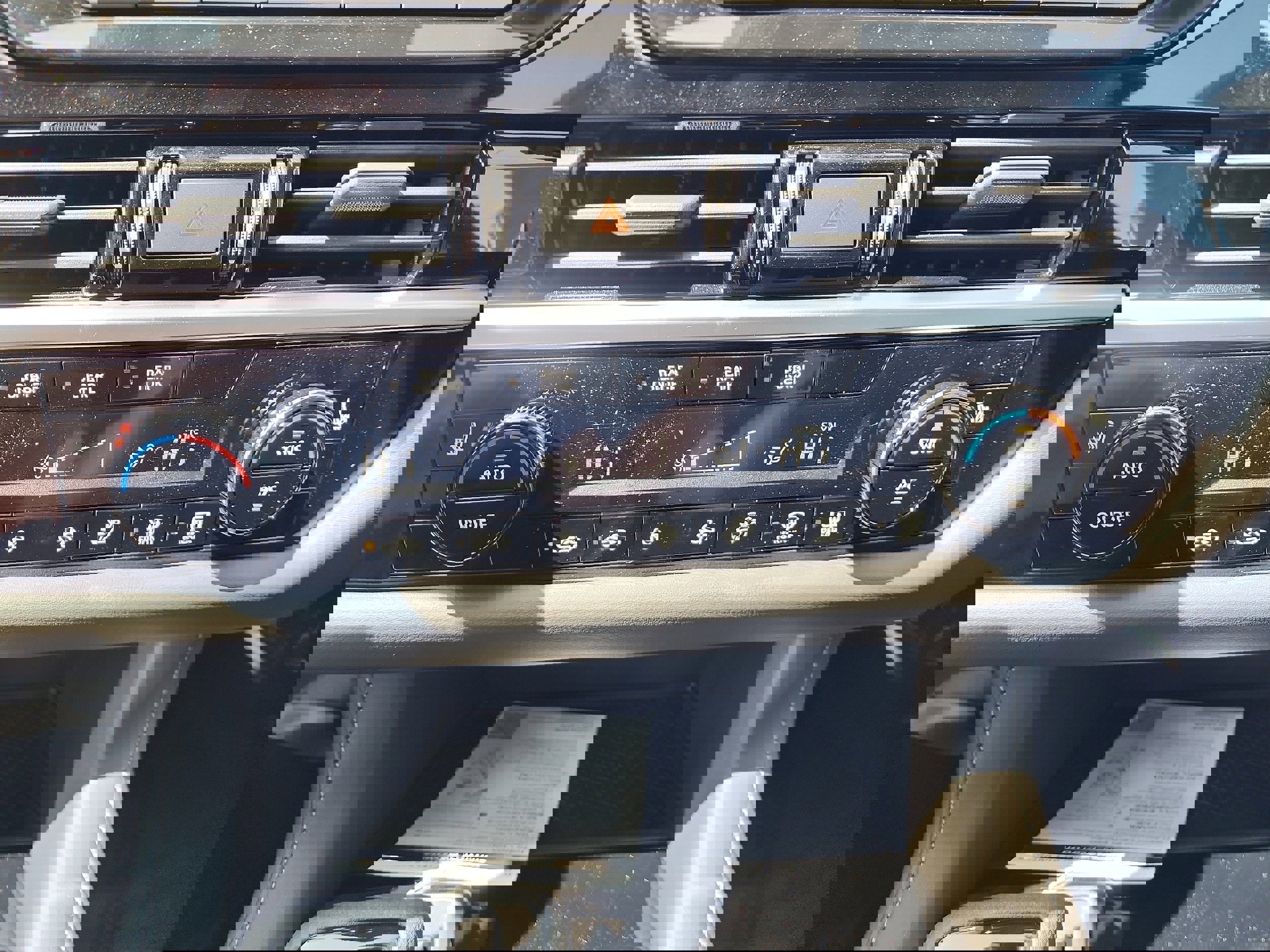 New 2025 Nissan Pathfinder SV w/ Black Appearance Package image 15