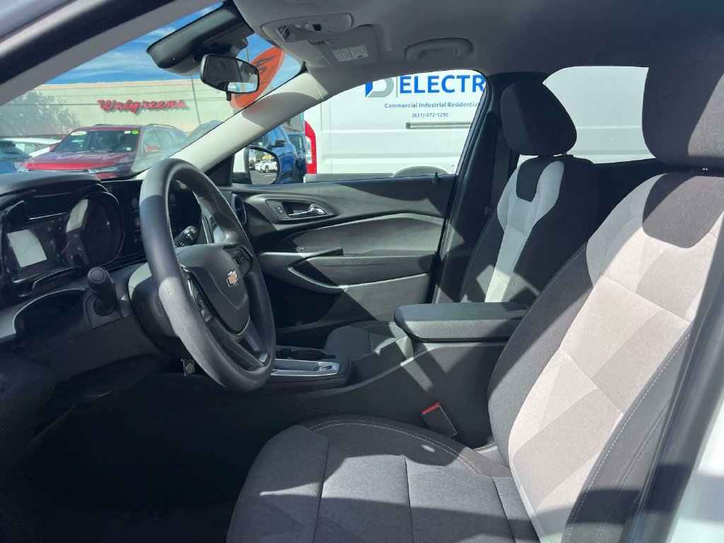 Used 2024 Chevrolet Trax LS w/ LS Convenience Package FWD image 13