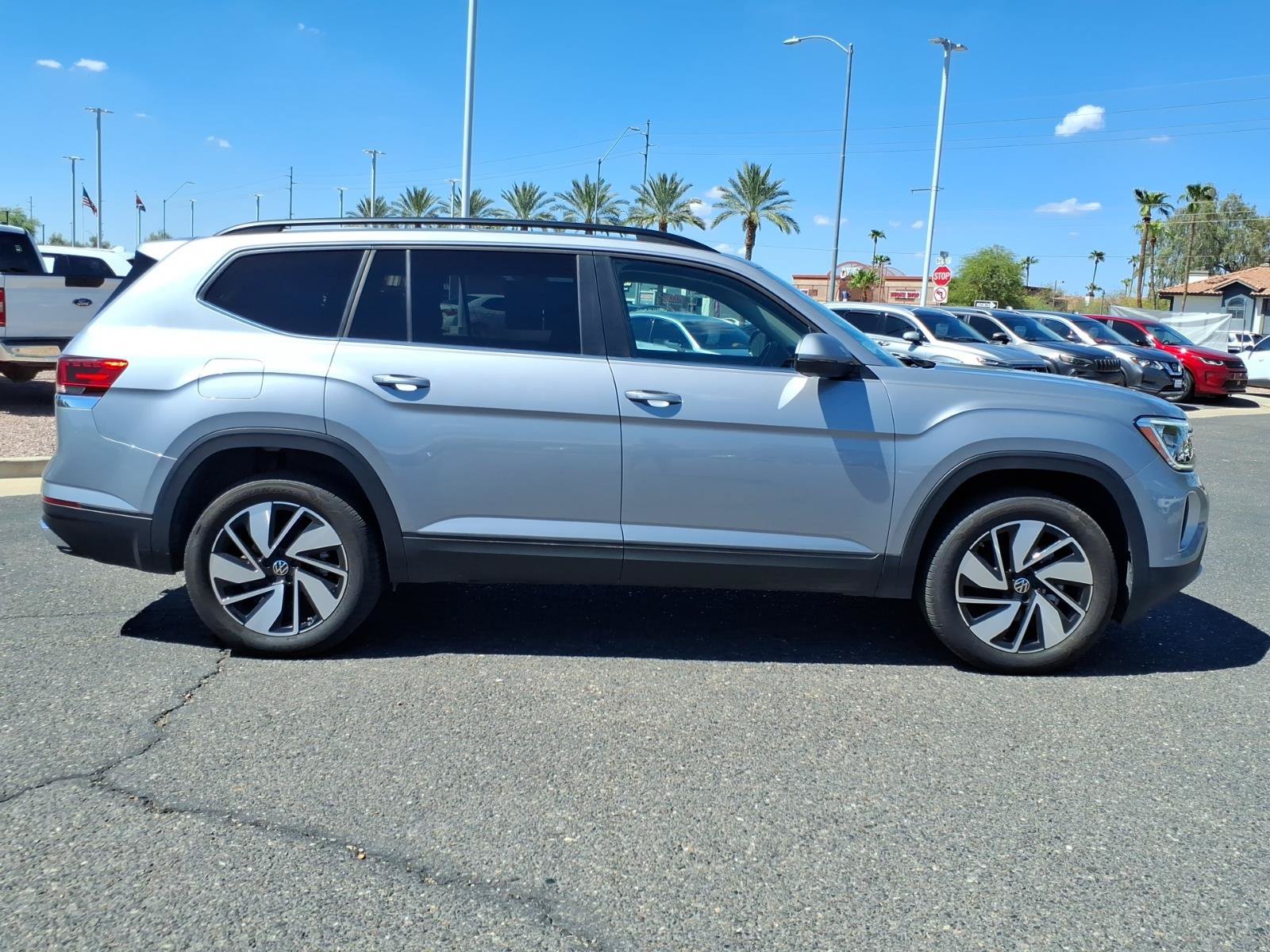 Certified 2026 Volkswagen Atlas SE w/ Panoramic Sunroof Package FWD image 8