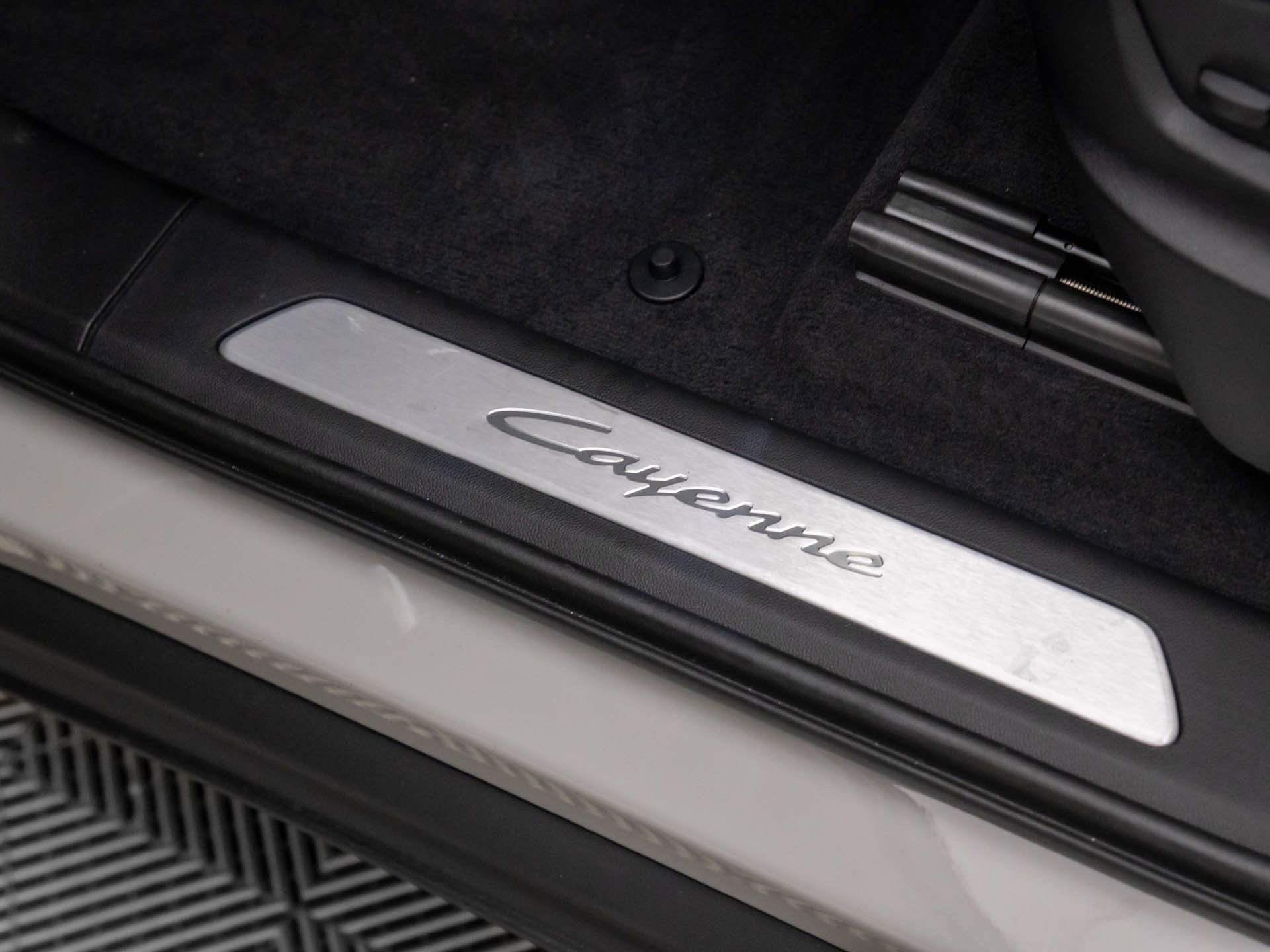New 2026 Porsche Cayenne E-Hybrid Coupe AWD/4WD image 16
