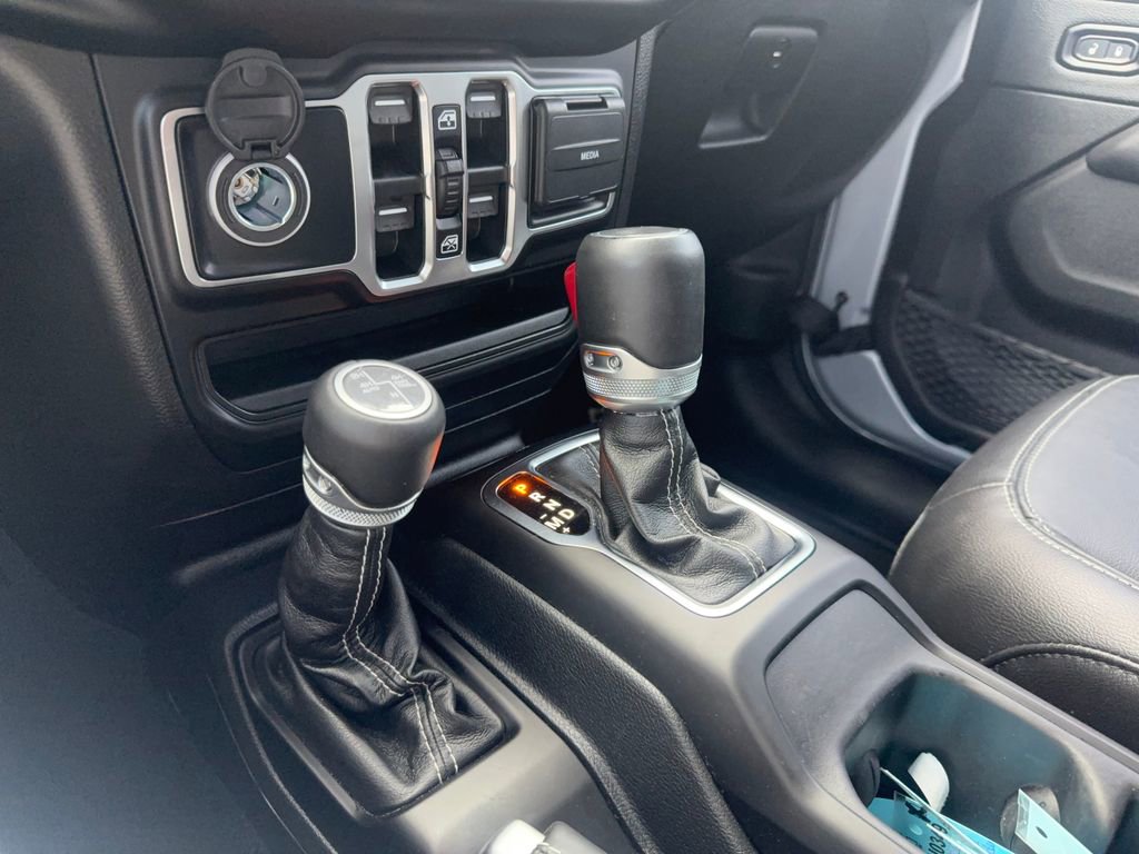 Used 2023 Jeep Wrangler Unlimited Sahara image 21