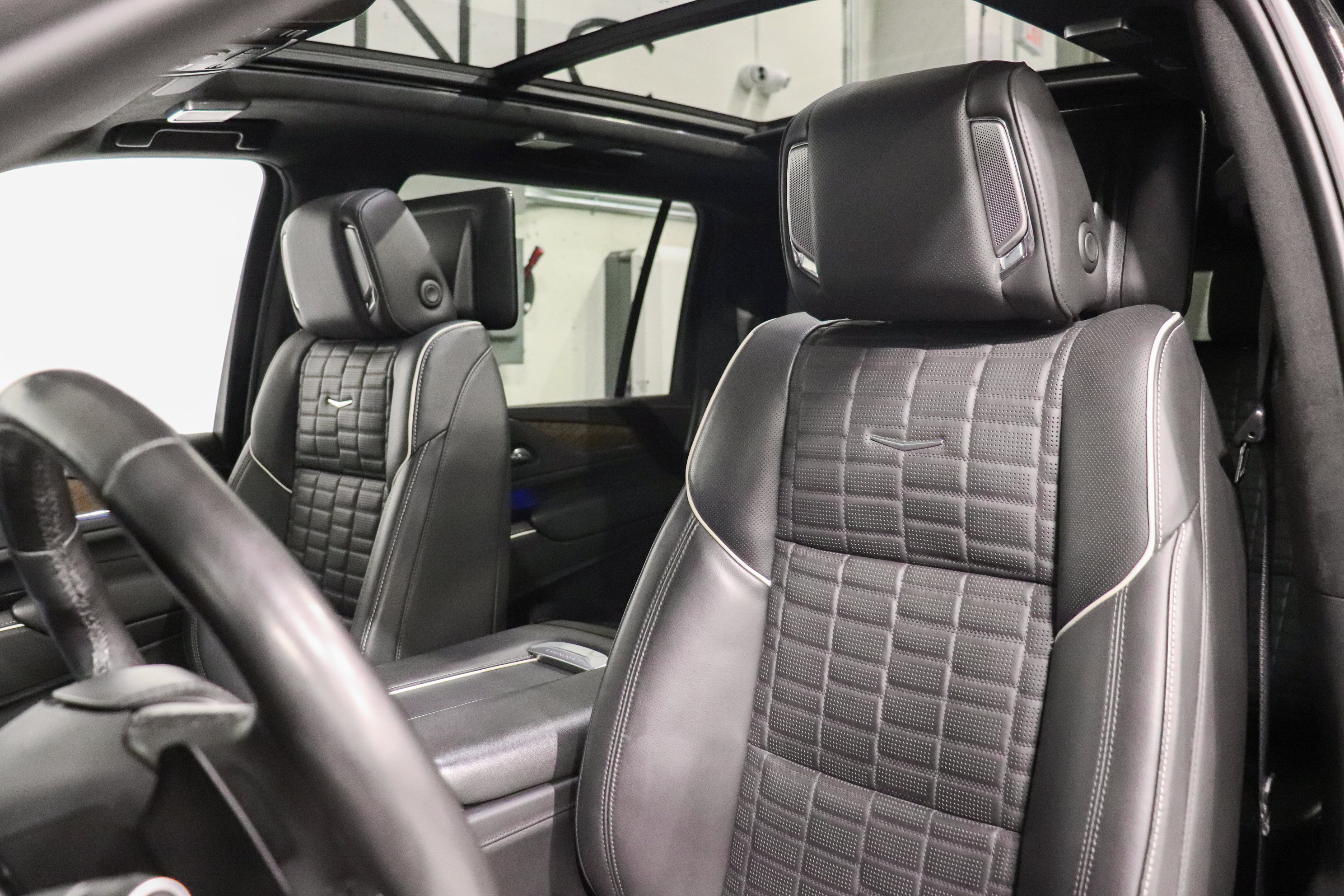 Used 2023 Cadillac Escalade ESV Sport Platinum w/ LPO, ONYX Package image 13