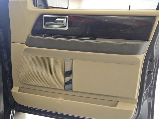 Used 2015 Lincoln Navigator L 4WD w/ Equipment Group 101A Reserve image 5