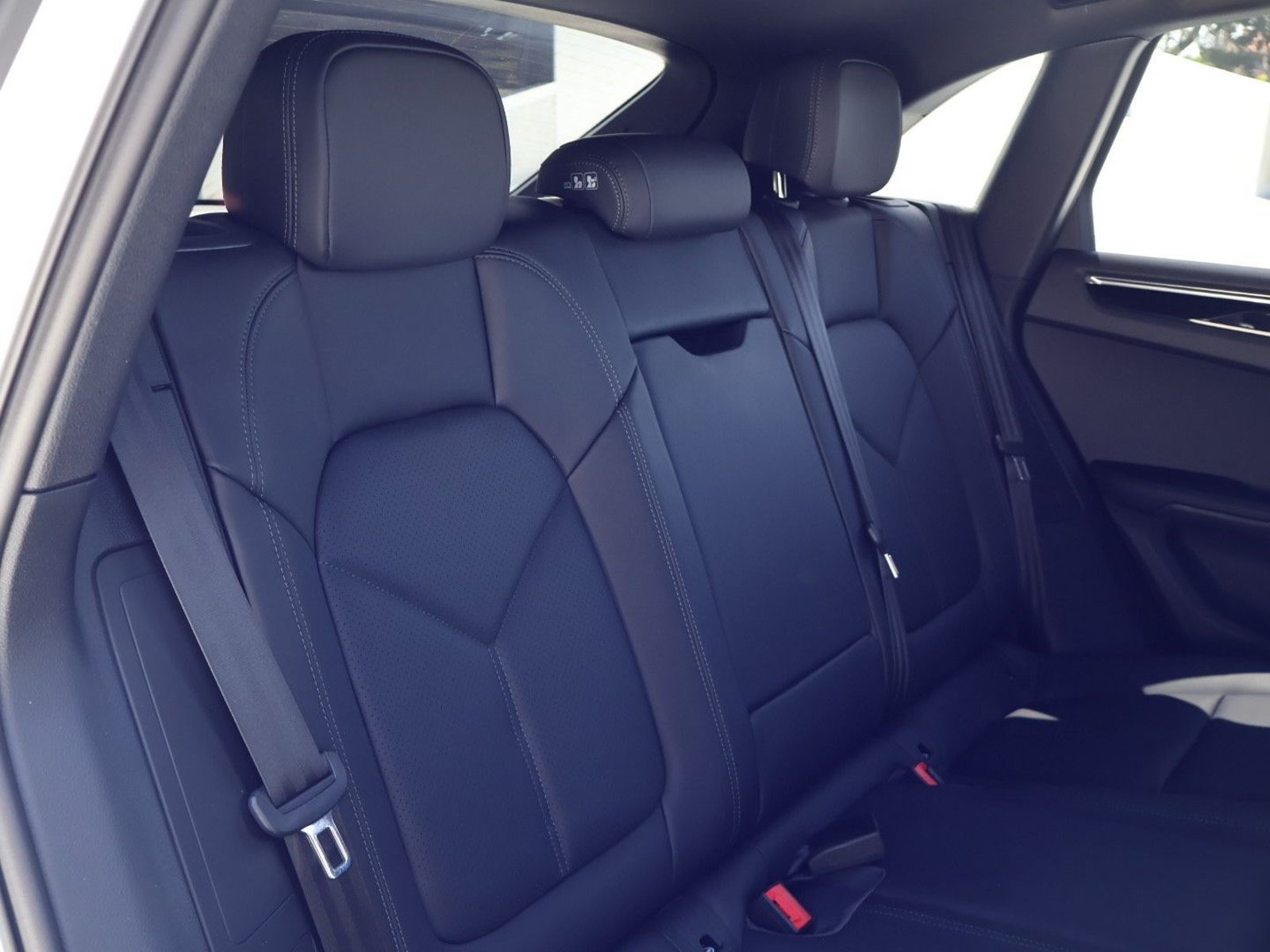 New 2026 Porsche Macan AWD/4WD image 23