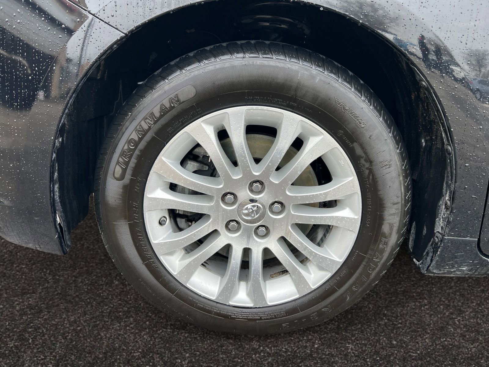 Used 2017 Toyota Sienna XLE image 14