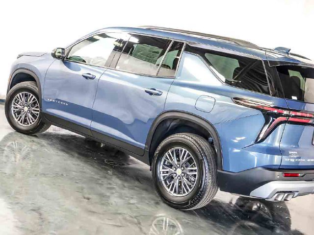 Used 2026 Chevrolet Traverse LT AWD/4WD image 11