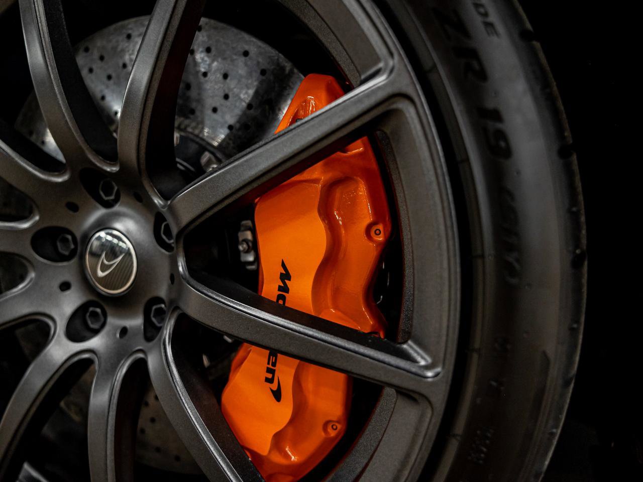 Used 2015 McLaren 650S Spider image 12