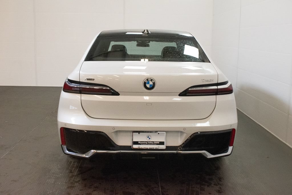 Certified 2026 BMW 740i xDrive AWD/4WD image 5
