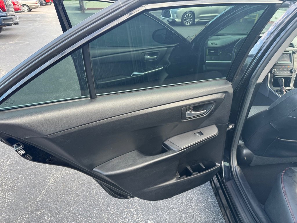 Used 2015 Toyota Camry LE image 17