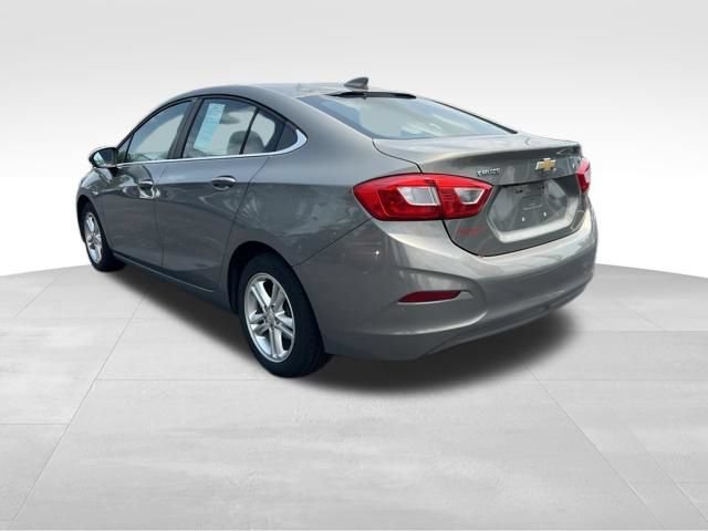 Used 2017 Chevrolet Cruze LT w/ Convenience Package FWD image 5