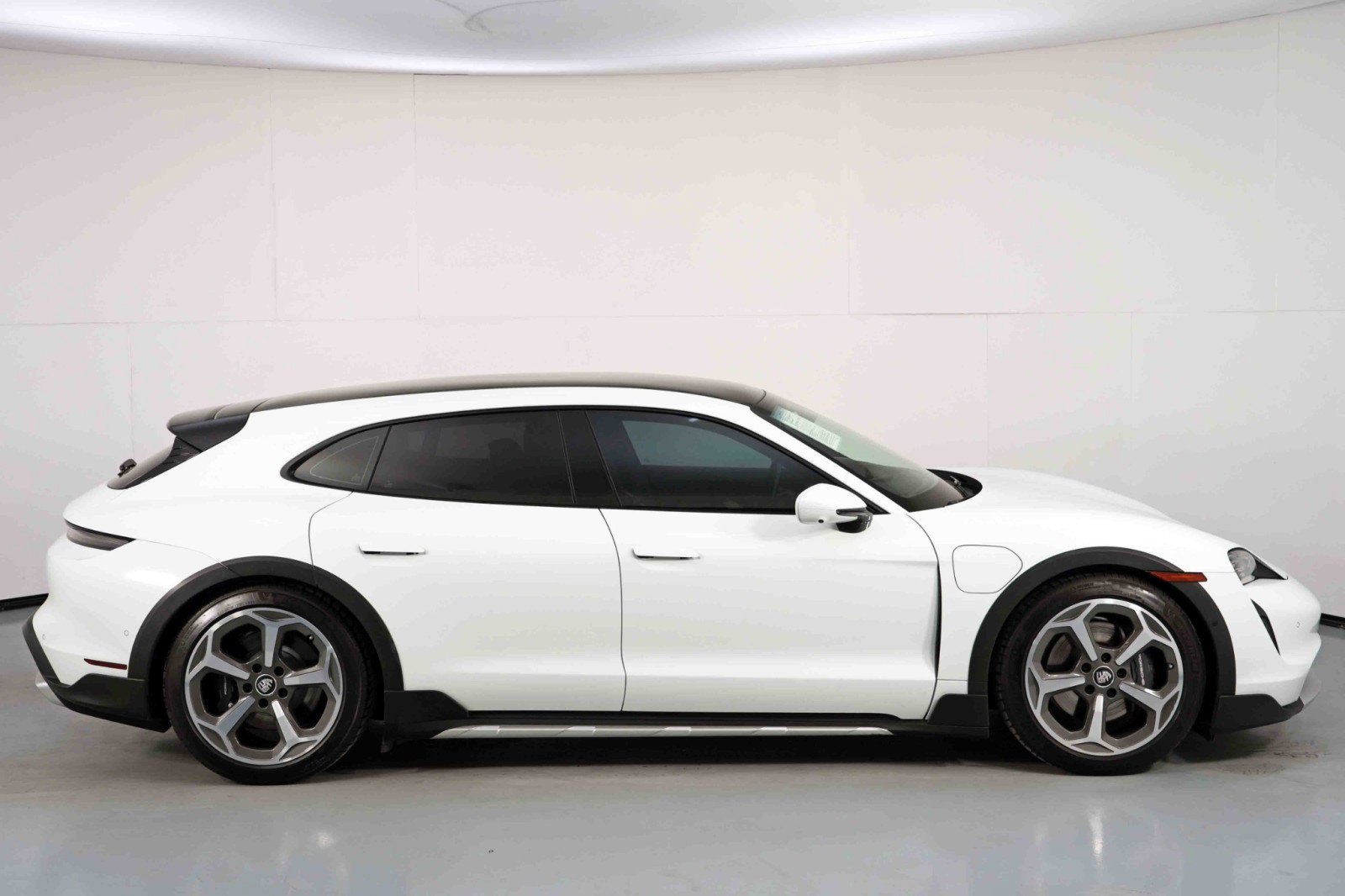 Used 2024 Porsche Taycan 4 Cross Turismo w/ Premium Package AWD/4WD image 55