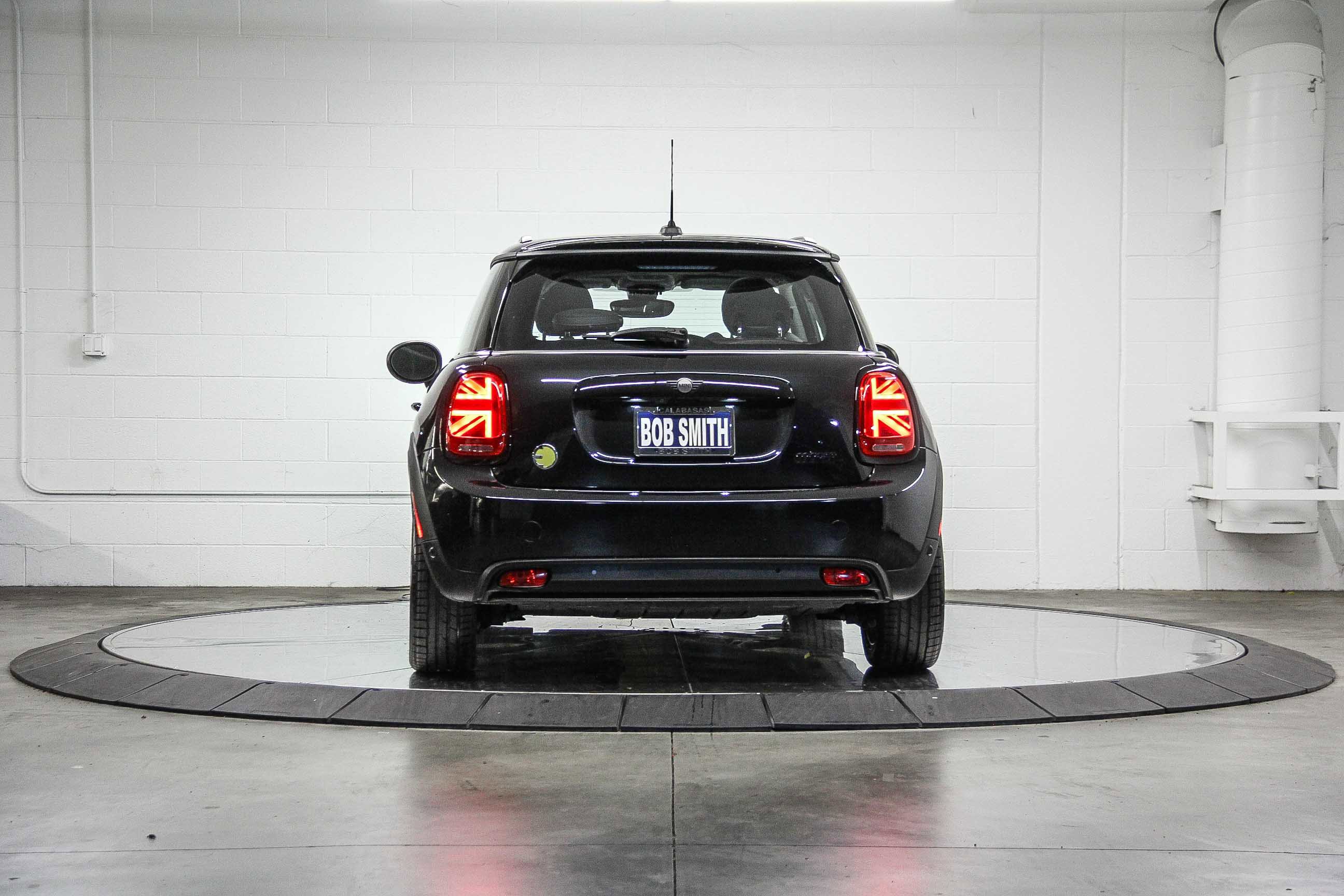 Certified 2024 MINI Cooper SE image 5