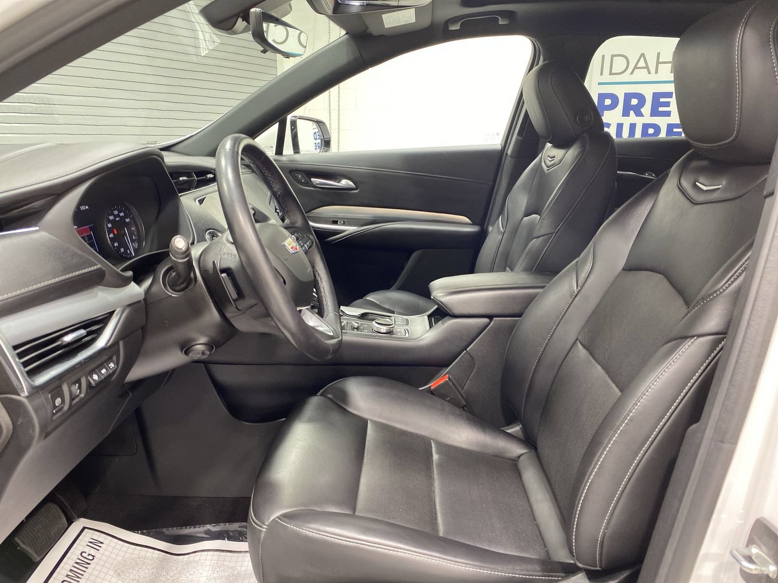 Used 2022 Cadillac XT4 Premium Luxury w/ Technology Package AWD/4WD image 11