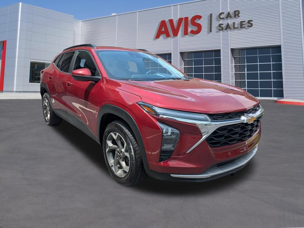 Used 2025 Chevrolet Trax LT w/ LT Convenience Package FWD image 3