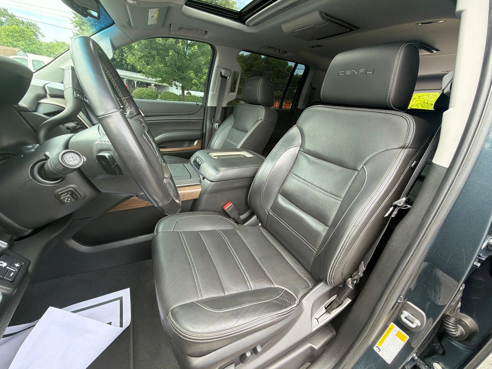Used 2019 GMC Yukon XL Denali w/ Denali Ultimate Package AWD/4WD image 25