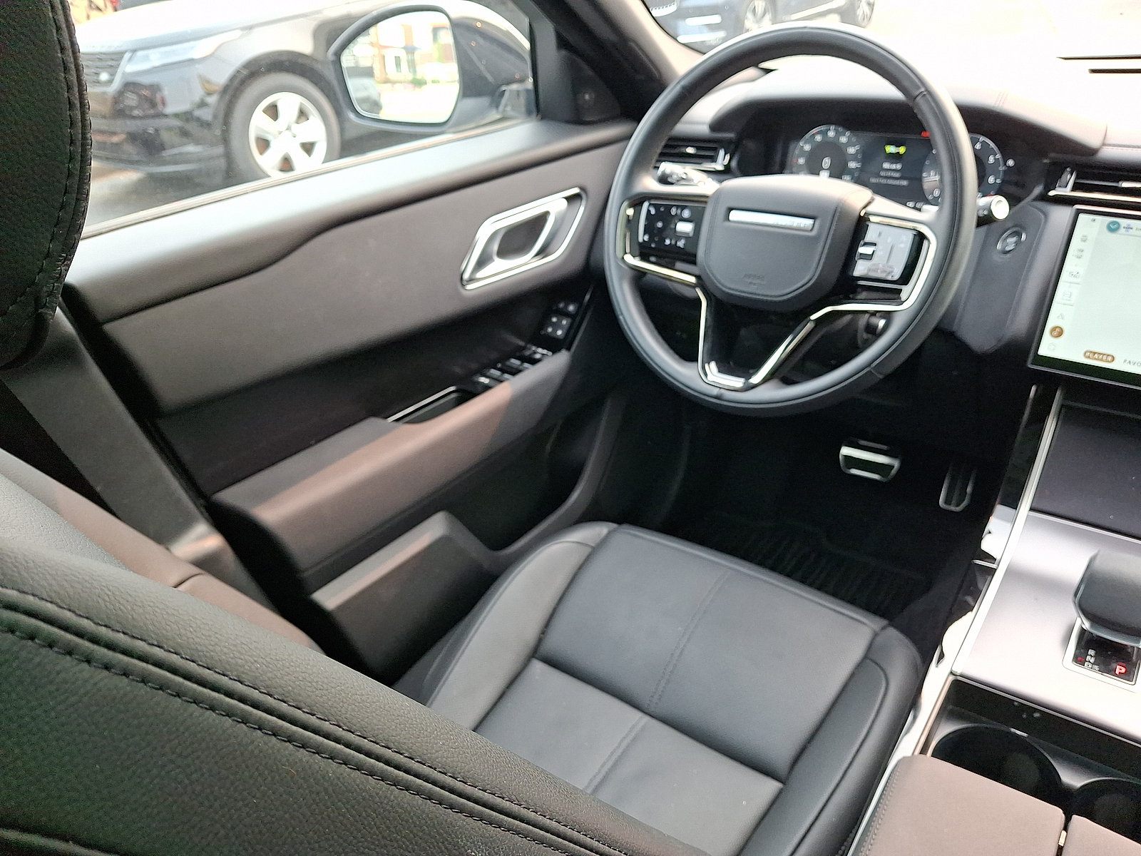 Certified 2026 Land Rover Range Rover Velar Dynamic SE AWD/4WD image 12