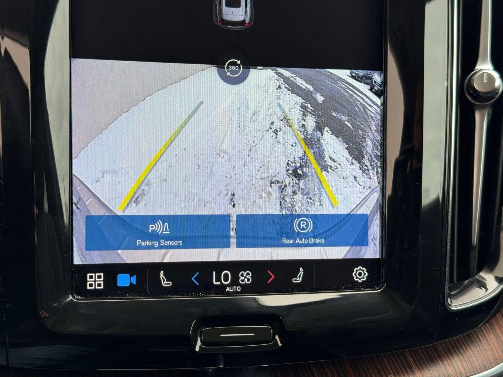 Used 2023 Volvo XC60 B5 Plus w/ Protection Package Premier image 25