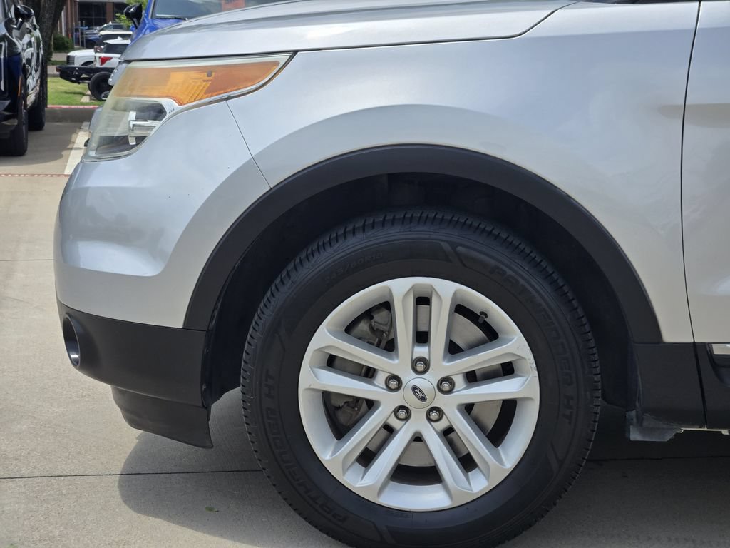 Used 2015 Ford Explorer XLT w/ Equipment Group 201B AWD/4WD image 14