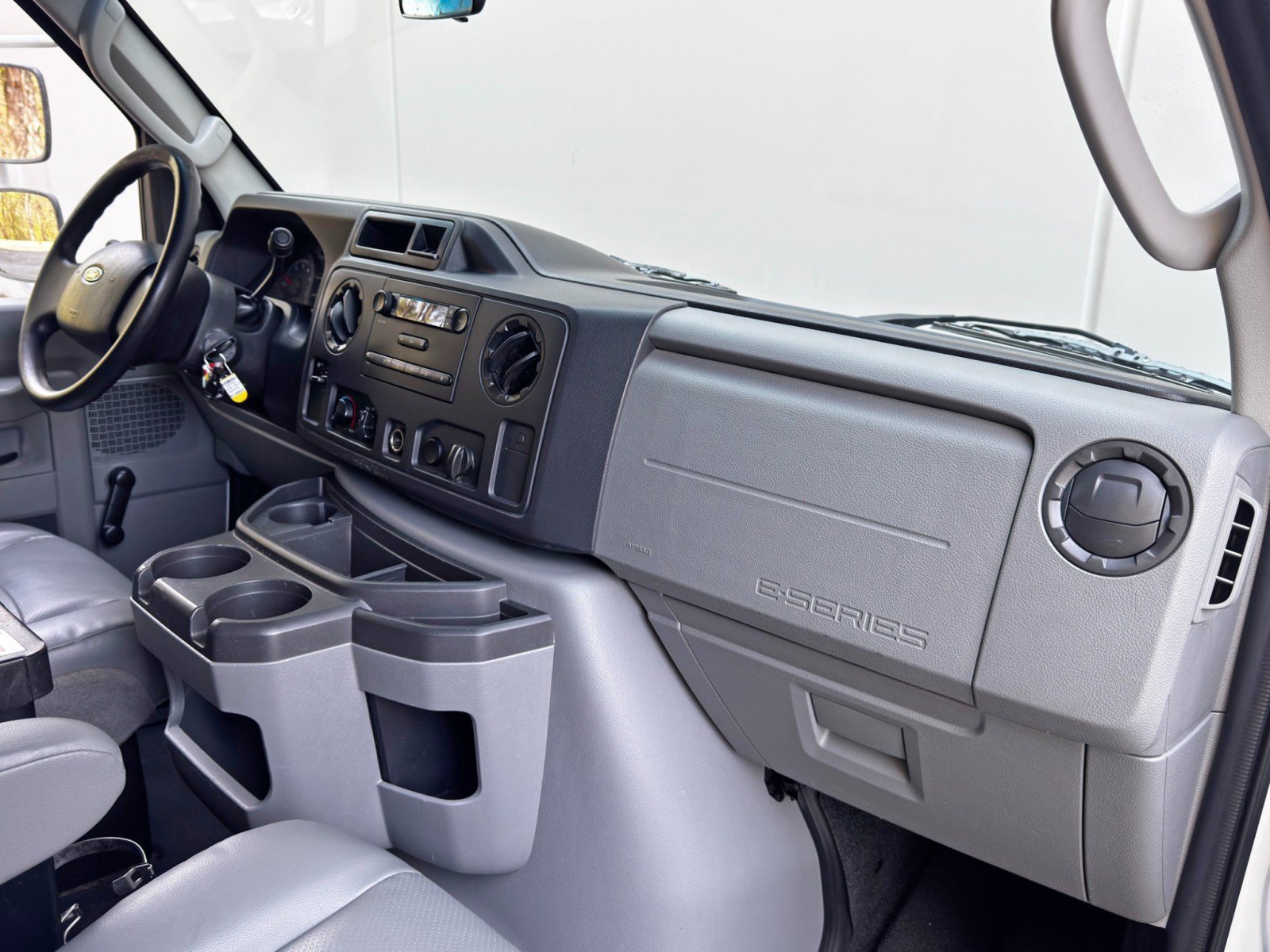 Used 2010 Ford E-350 and Econoline 350 Extended Super Duty image 11