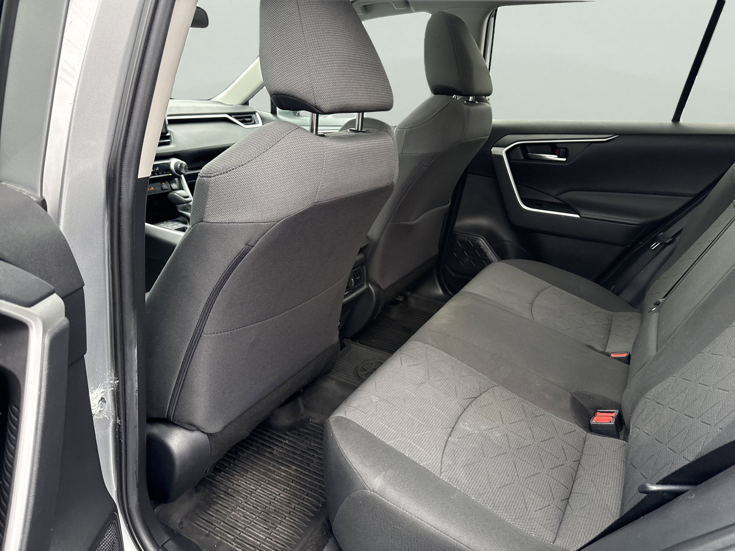 Used 2020 Toyota RAV4 XLE w/ Convenience Package image 11