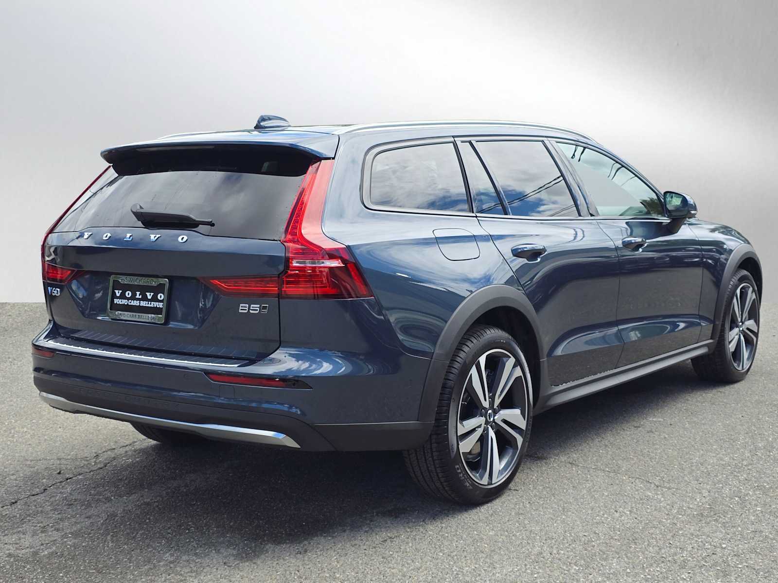 New 2026 Volvo V60 B5 Cross Country Plus w/ Protection Package Premier AWD/4WD image 3