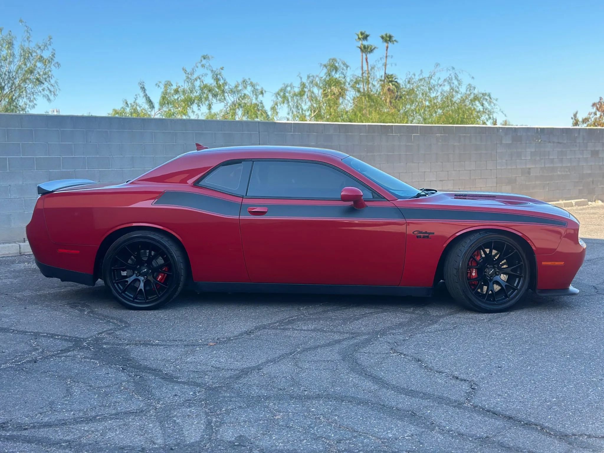 Used 2016 Dodge Challenger SRT Hellcat image 2