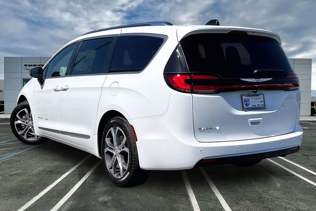 New 2026 Chrysler Pacifica Pinnacle image 2