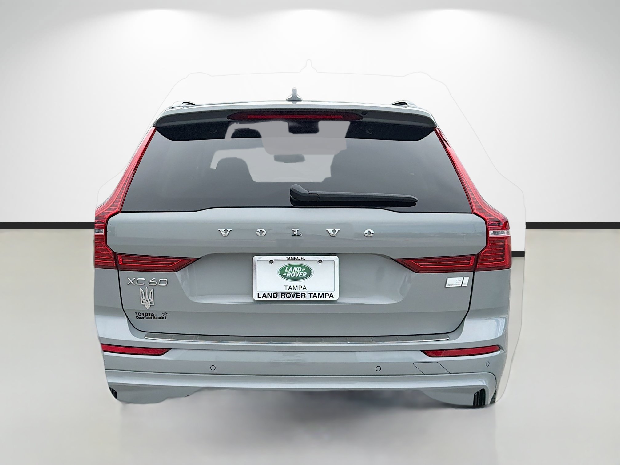 Used 2024 Volvo XC60 T8 Plus w/ Protection Package Premier AWD/4WD image 4