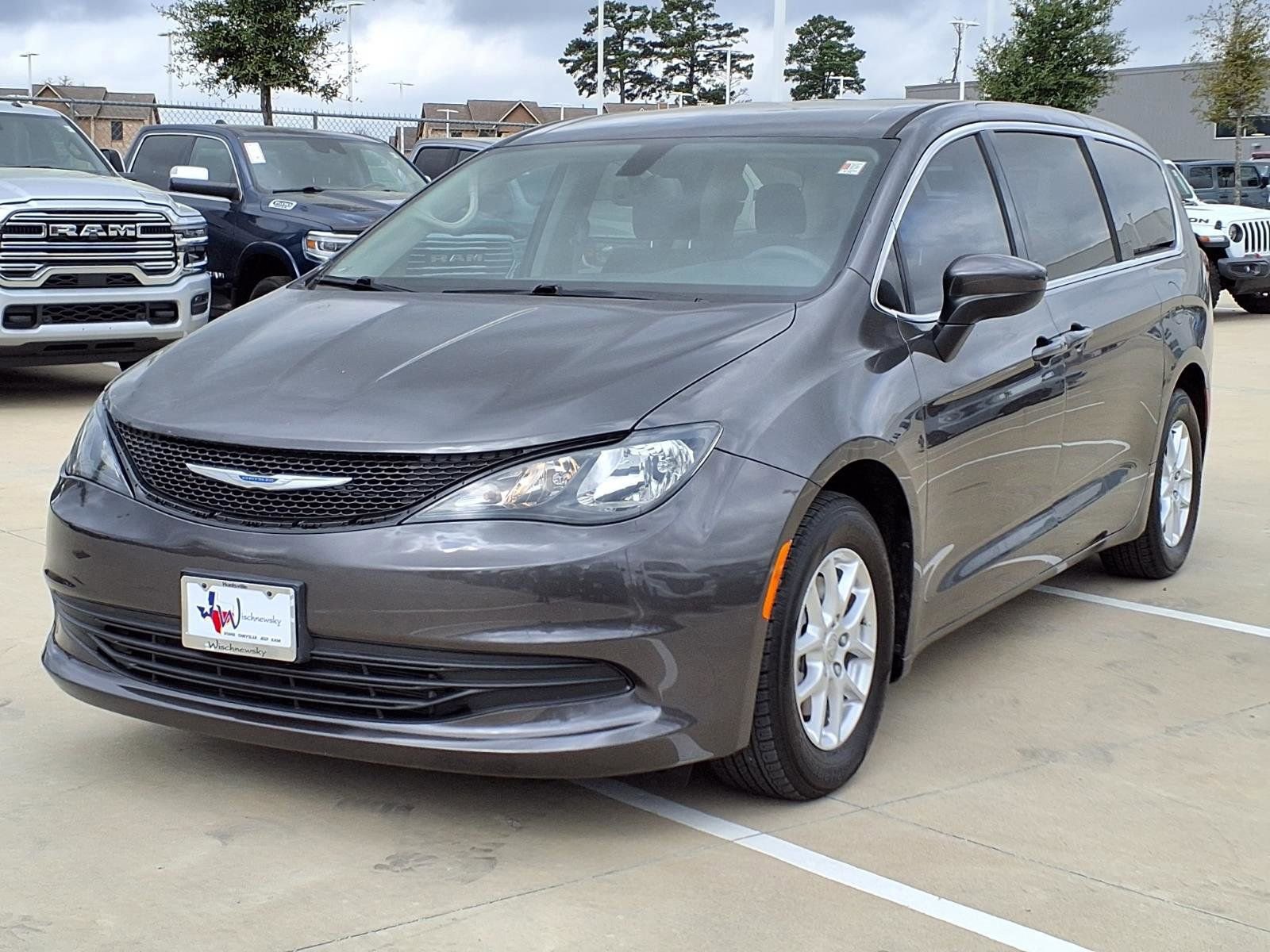 Used 2019 Chrysler Pacifica LX image 3