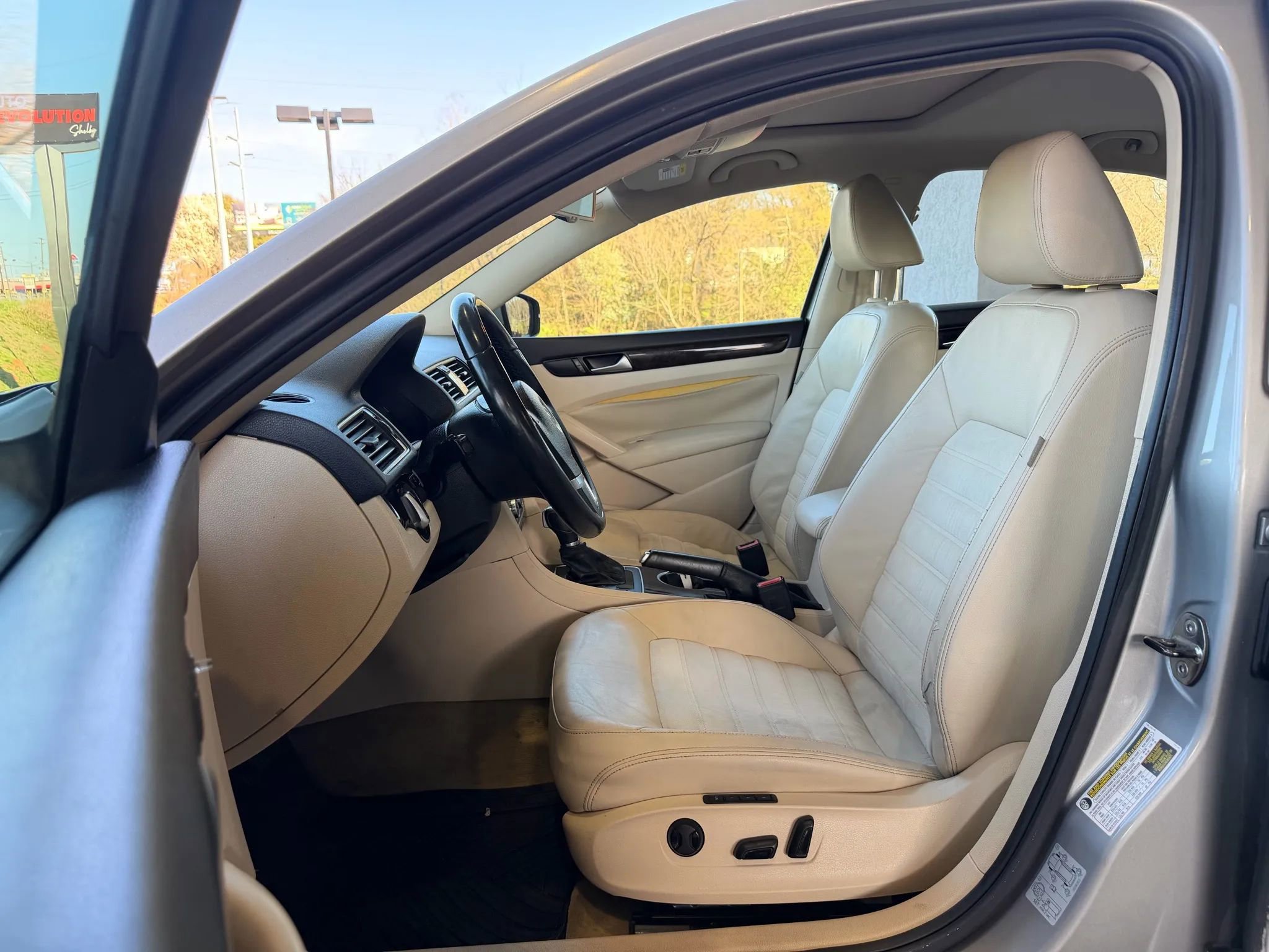 Used 2014 Volkswagen Passat TDI SEL Premium image 8