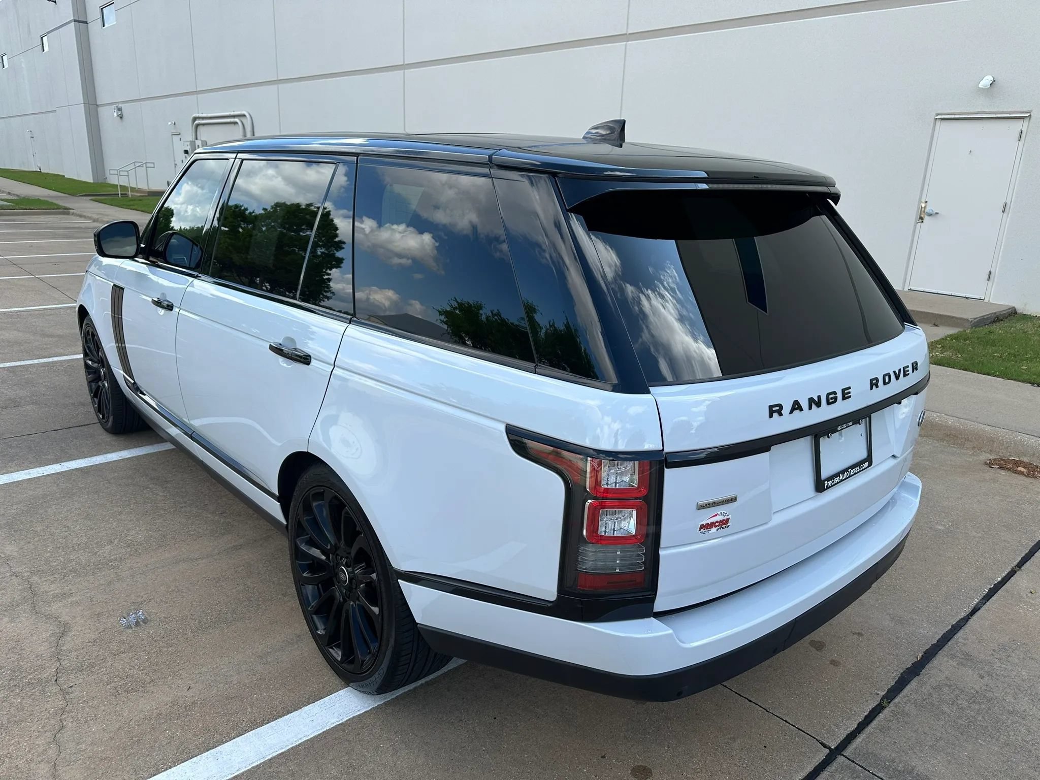 Used 2017 Land Rover Range Rover Long Wheelbase Supercharged AWD/4WD image 11