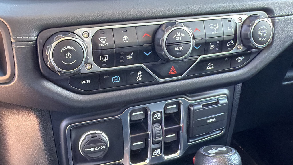 Used 2024 Jeep Wrangler Unlimited Sahara AWD/4WD image 14