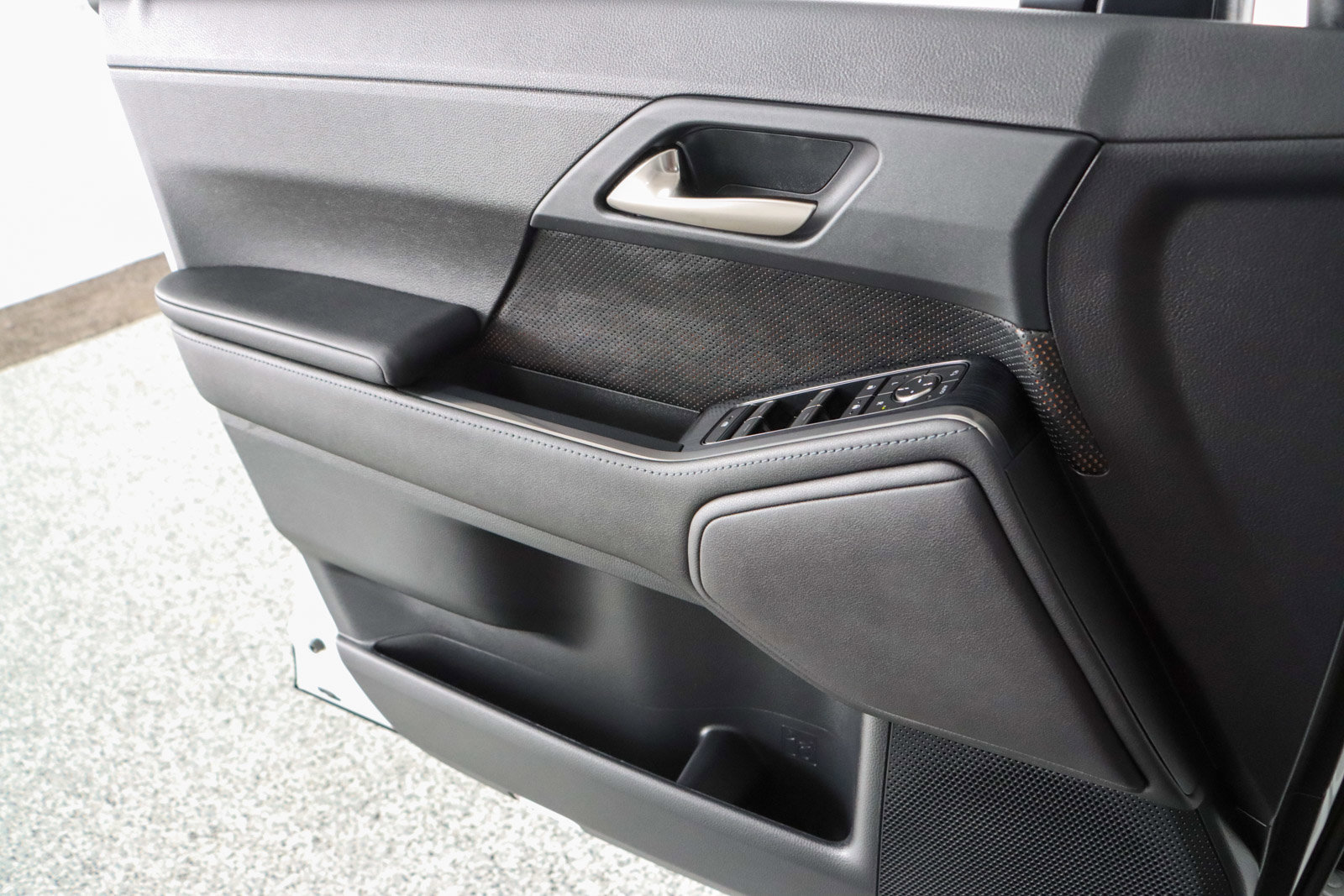 Used 2025 Lexus GX 550 w/ Accessory Package (2T) image 23