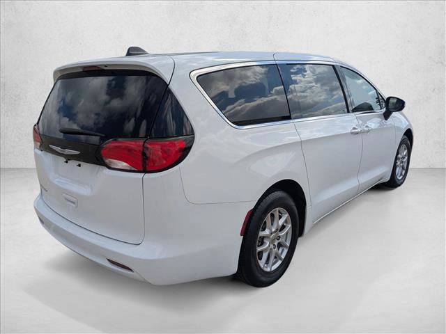 Certified 2022 Chrysler Voyager LX image 5