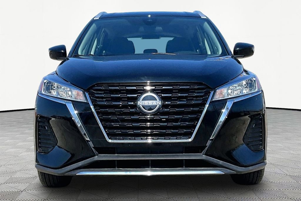 Used 2023 Nissan Kicks SV image 3