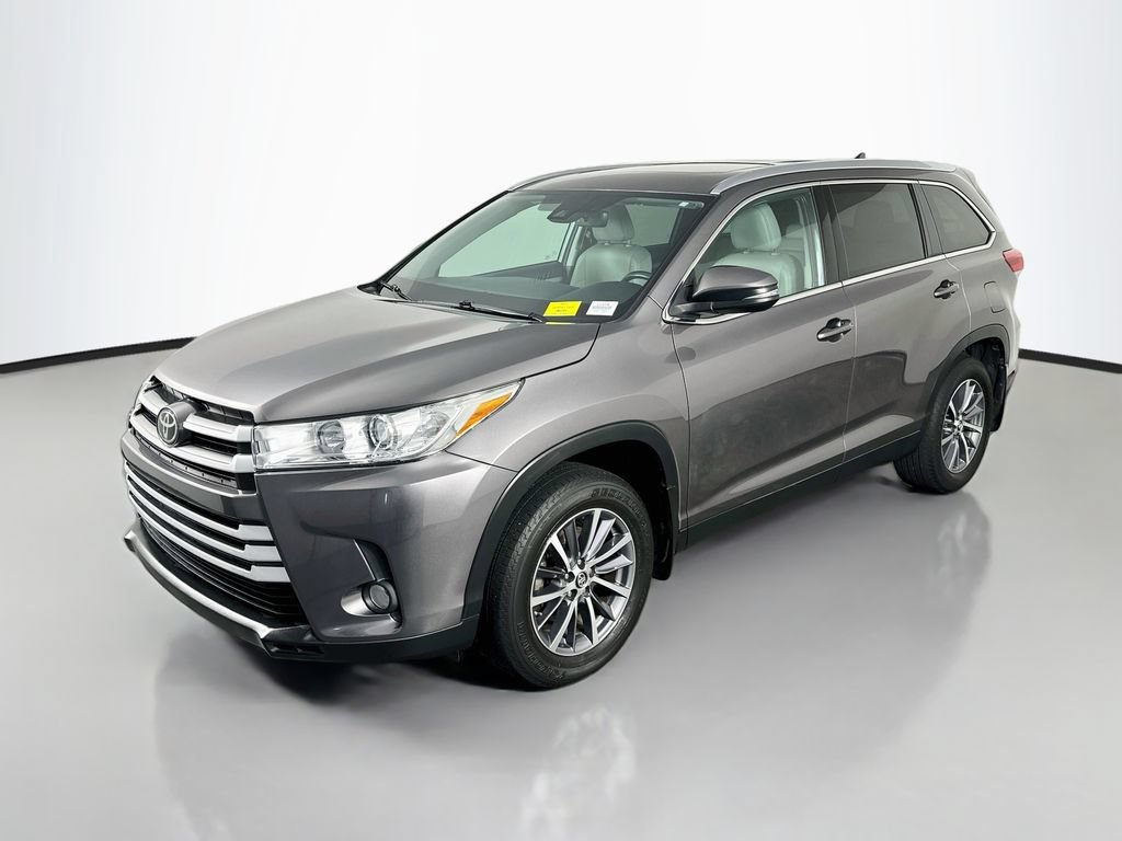Used 2019 Toyota Highlander XLE AWD/4WD image 3