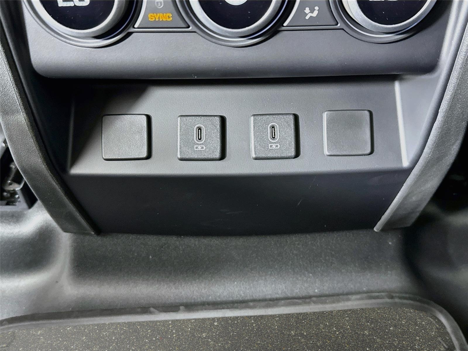 New 2026 Land Rover Defender 110 X-Dynamic SE AWD/4WD image 28