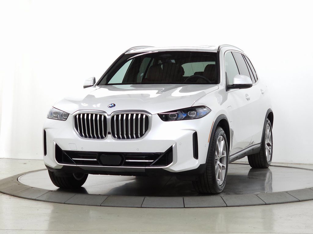 Used 2025 BMW X5 xDrive50e w/ Parking Assistance Package AWD/4WD image 3