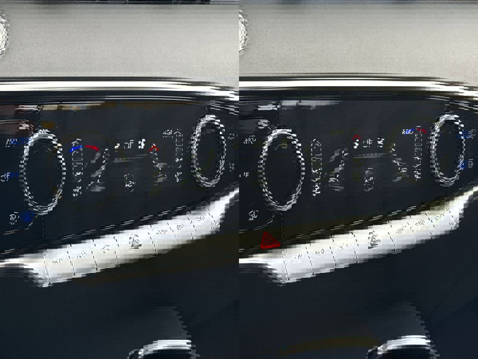 Used 2025 Genesis GV70 2.5T AWD/4WD image 24