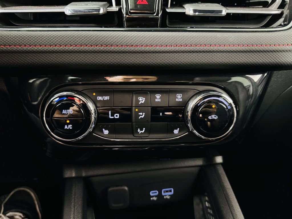 Used 2024 Chevrolet TrailBlazer RS w/ Convenience Package image 18