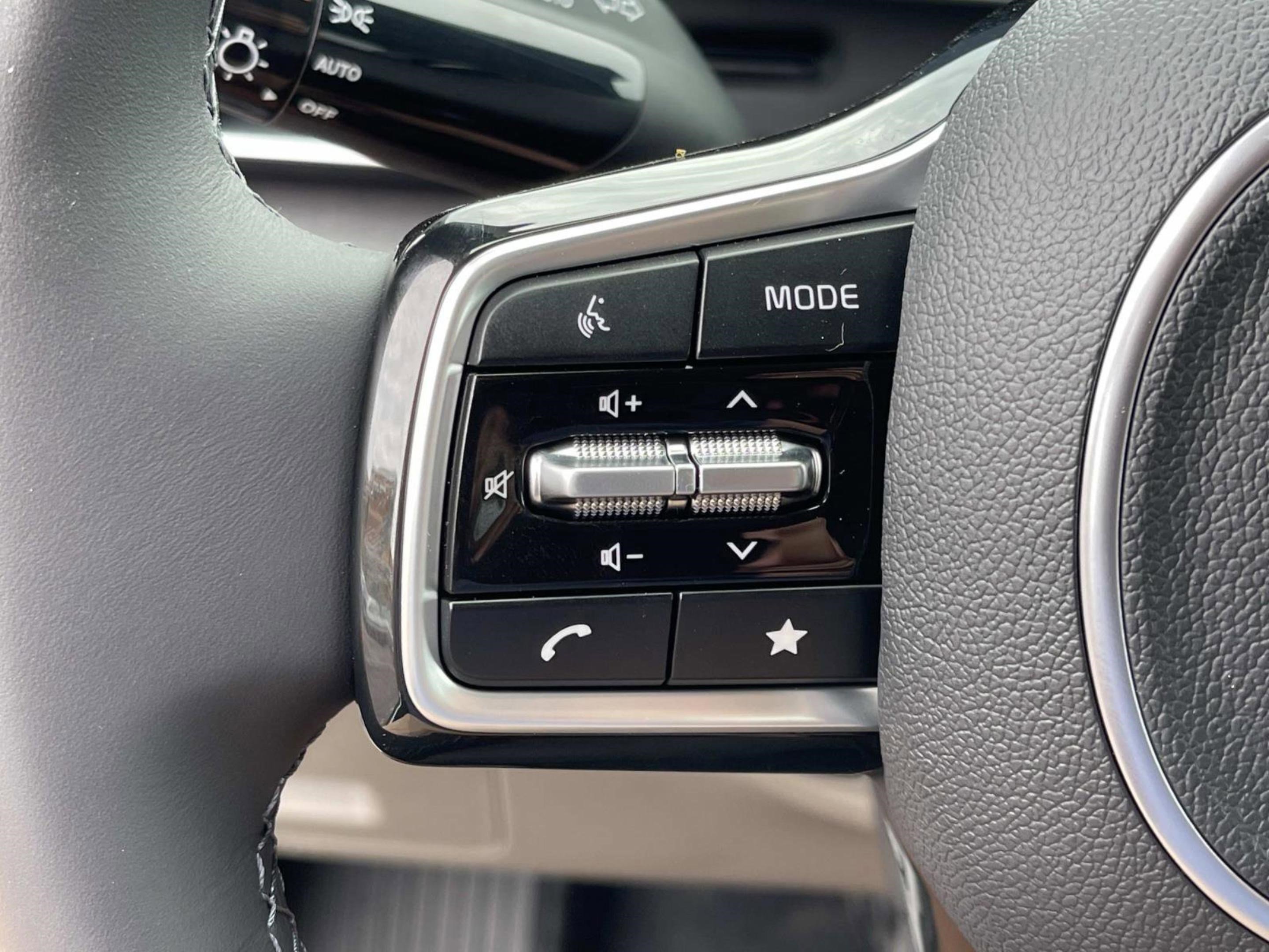 New 2026 Kia Carnival EX image 32