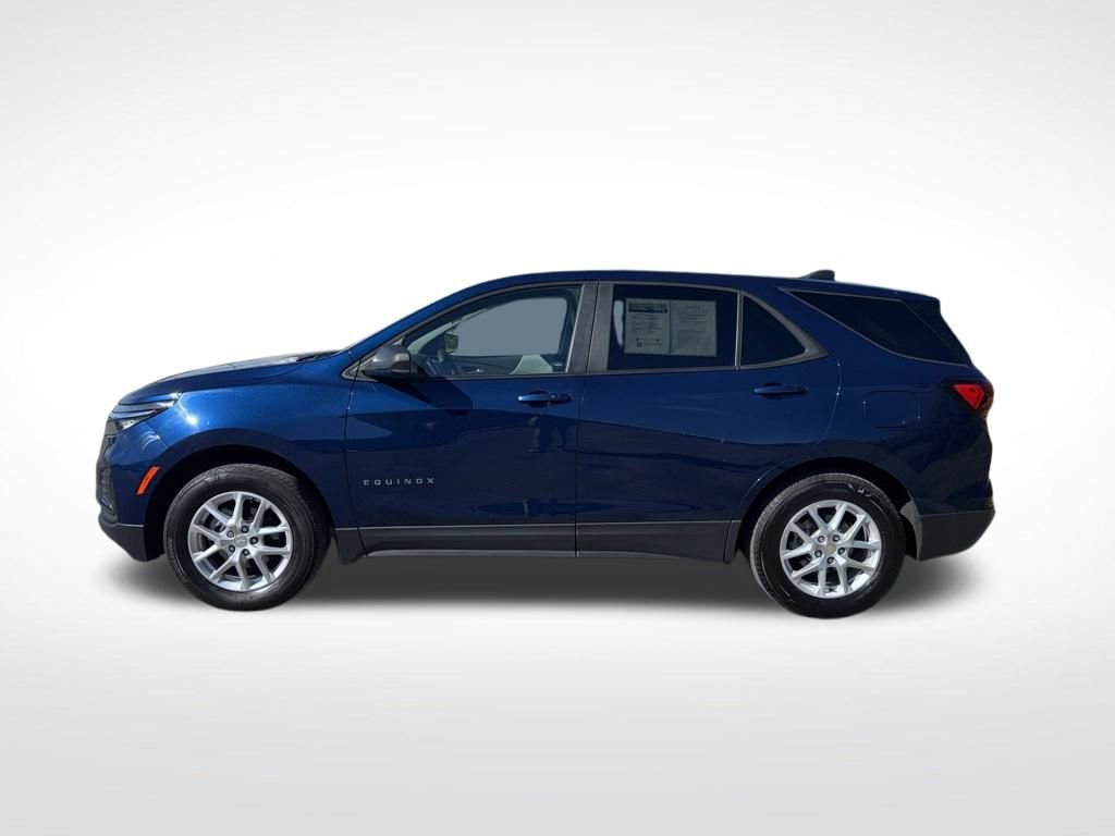 Used 2022 Chevrolet Equinox LS w/ LS Convenience Package image 2