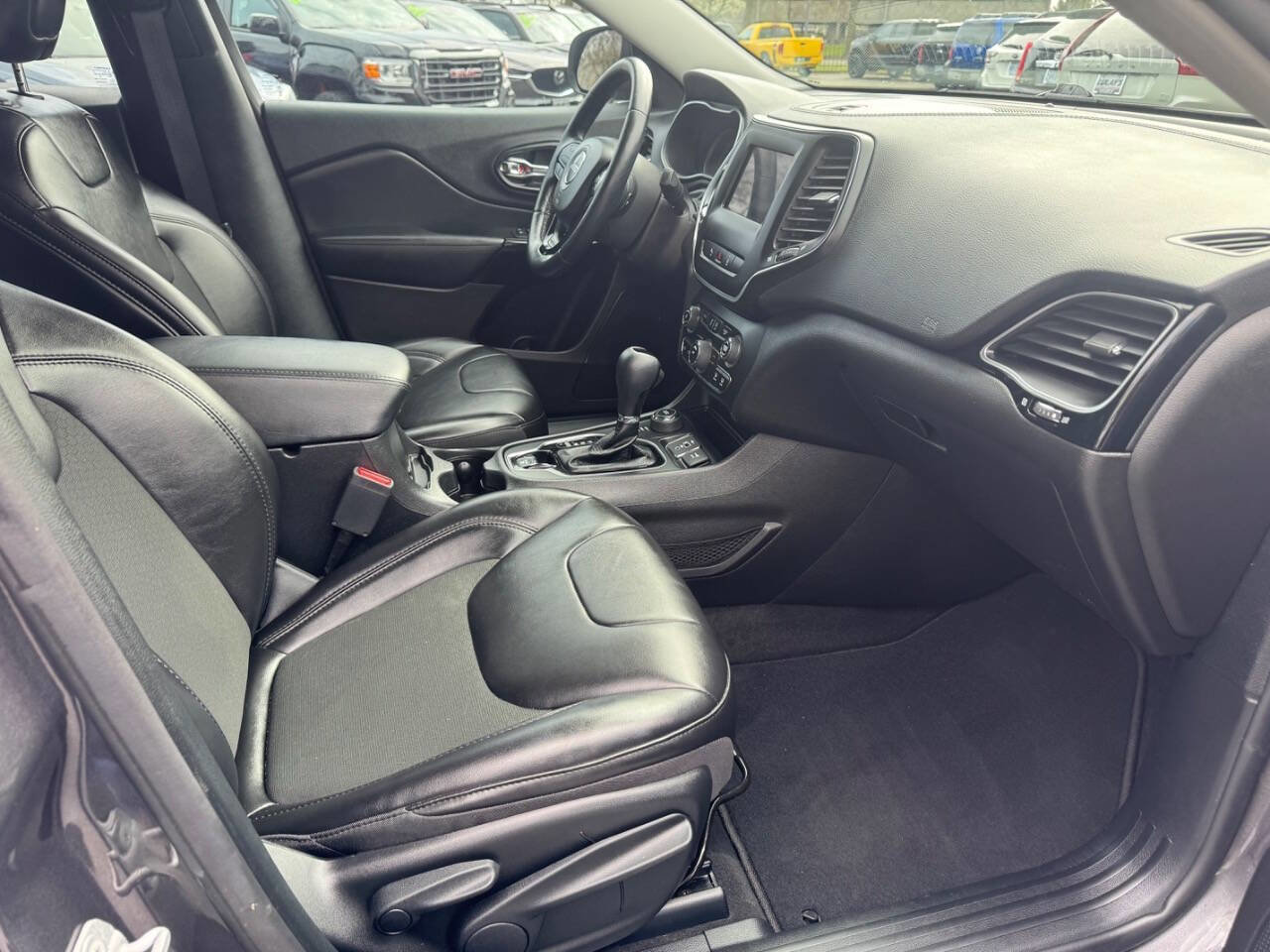 Used 2021 Jeep Cherokee Latitude Plus image 12