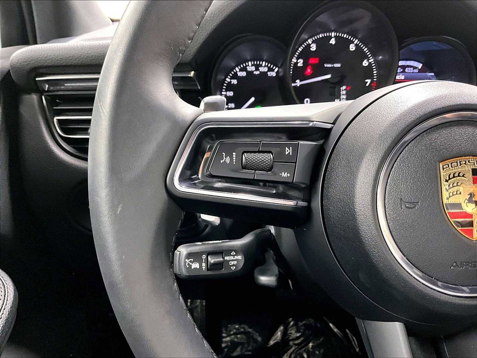 Used 2025 Porsche Macan w/ Premium Package Plus image 22