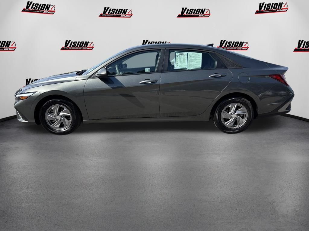 Certified 2025 Hyundai Elantra SE FWD image 8