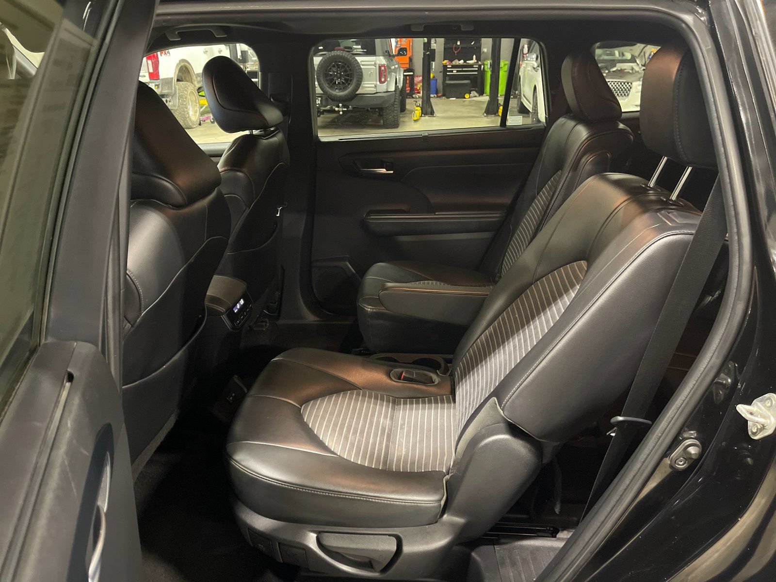 Used 2023 Toyota Highlander XSE FWD image 14