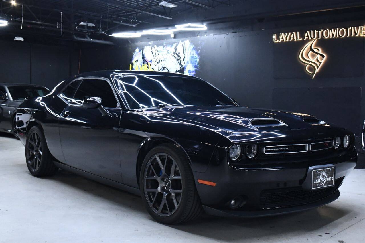 Used 2018 Dodge Challenger R/T w/ Driver Convenience Group RWD image 2